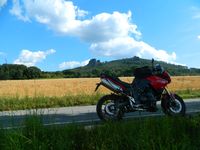 In der Natur steht eine Motorrad was vom Landgasthaus Zum Wilden Zimmermann in Hallenberg gemietet werden kann
